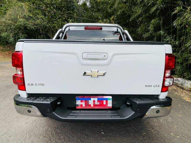 CHEVROLET - S10 - 2014/2014 - Branca - R$ 109.900,00