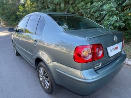 VOLKSWAGEN - POLO SEDAN - 2010/2010 - Cinza - R$ 36.900,00