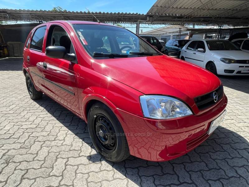 CHEVROLET - CORSA - 2005/2005 - Vermelha - R$ 16.900,00