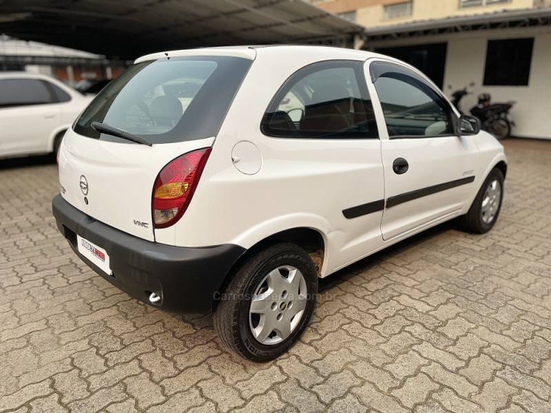 CHEVROLET - CELTA - 2005/2005 - Branca - R$ 15.900,00