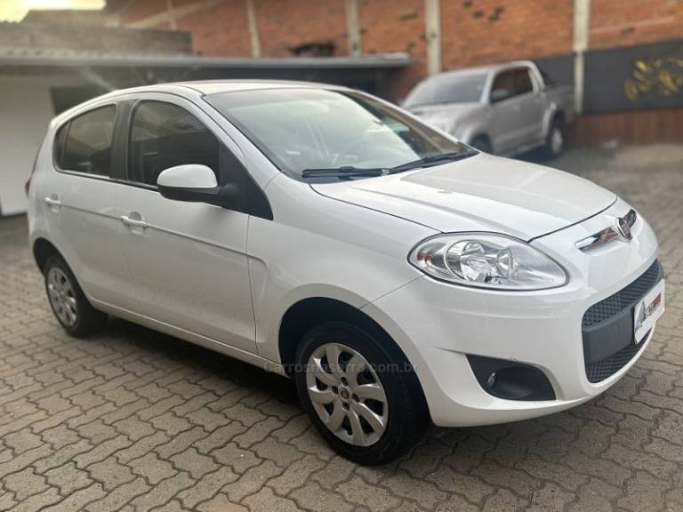 FIAT - PALIO - 2013/2014 - Branca - R$ 35.900,00