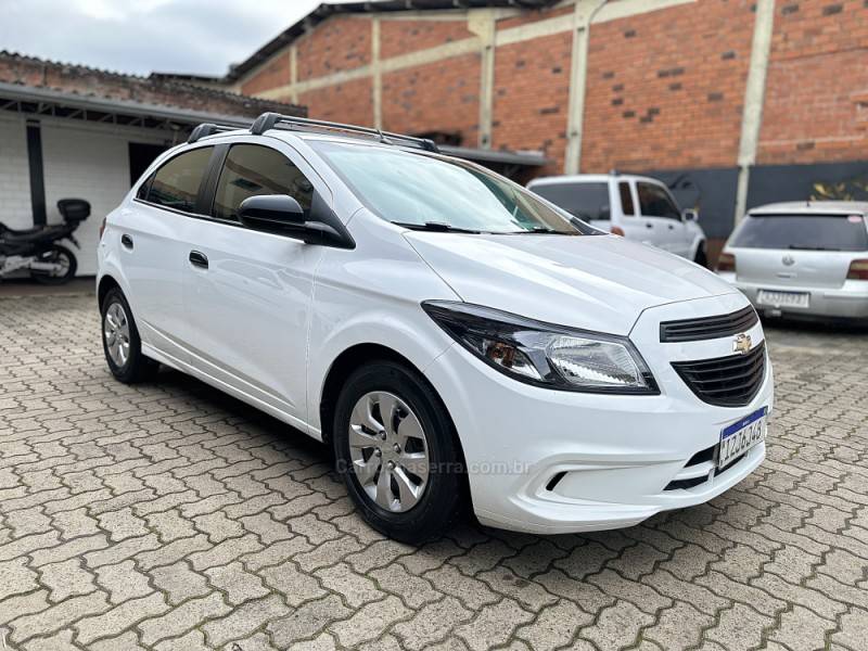 CHEVROLET - ONIX - 2018/2018 - Branca - R$ 52.900,00