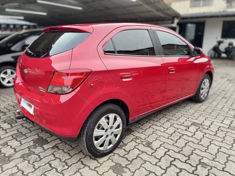 CHEVROLET - ONIX - 2015/2015 - Vermelha - R$ 43.900,00