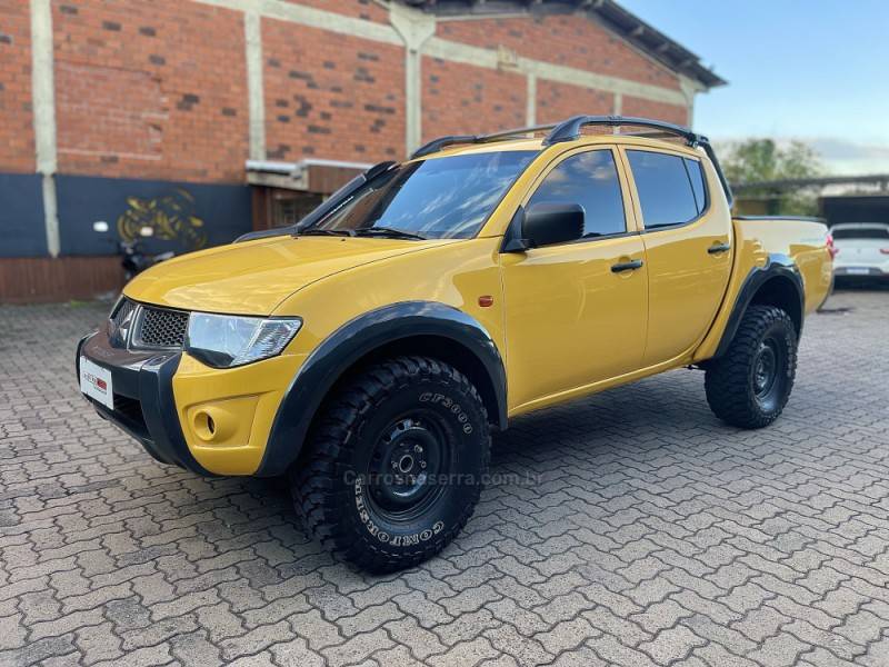 MITSUBISHI - L200 SAVANA - 2015/2015 - Amarela - R$ 149.900,00
