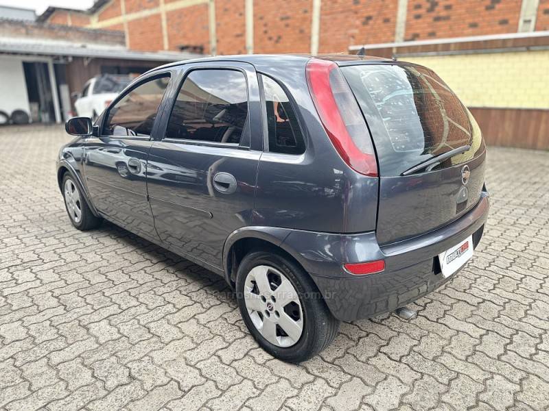 CHEVROLET - CORSA - 2002/2002 - Cinza - R$ 22.900,00